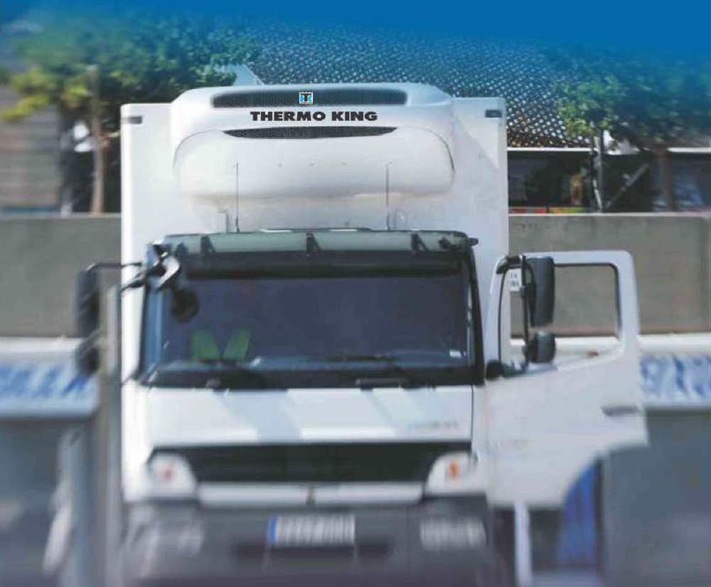 Refrigerated truck with a Thermo King unit — Izhar Foster insulated PIR reefer body